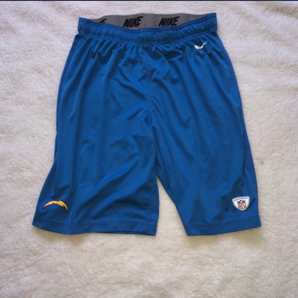 L-NIKE Athletic Shorts 🏈